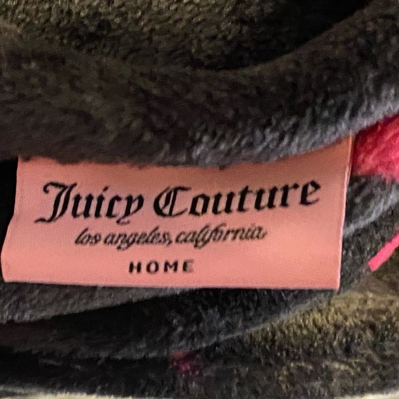 JUICY COUTURE HOME LARGE PLUSH PRINTED THROW - Picture 6 of 9